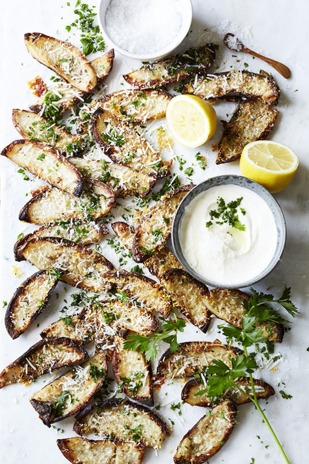 Salt and Vinegar Potato Skins with Tahini Dressing. Cooking with Salt. Recipes, foodstyling, styling & photography by Manja Wachsmuth