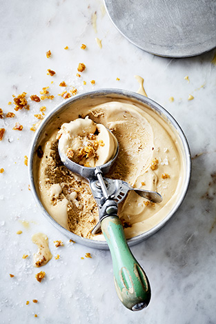 Salted Caramel Ice Cream. Cooking with Salt. Recipe, styling, food styling & photography by Manja Wachsmuth