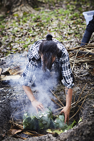 Hiakai pop up dinner by Monique Fiso, Monique preparing the Hangi pit