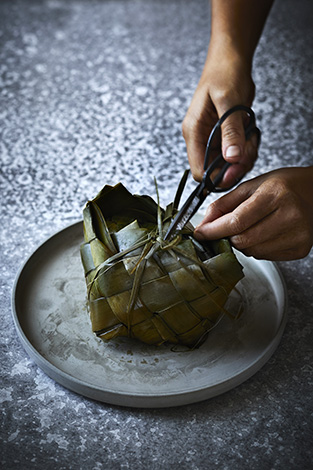 Hangi Cooked Chicken with Root Vegetables and Maori Potatoes. Hiakai Winter Menu by Monique Fiso. Recipe and food styling by Monique Fiso. Styling and photography by Manja Wachsmuth.